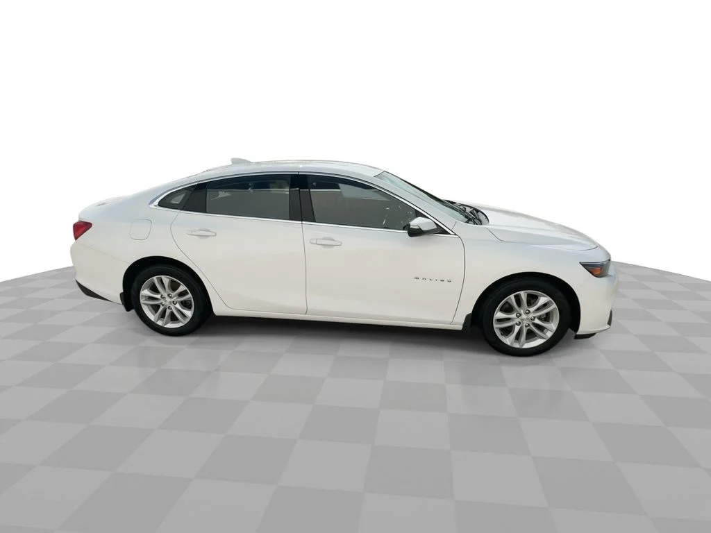 Used 2016 White Chevrolet LT image 9