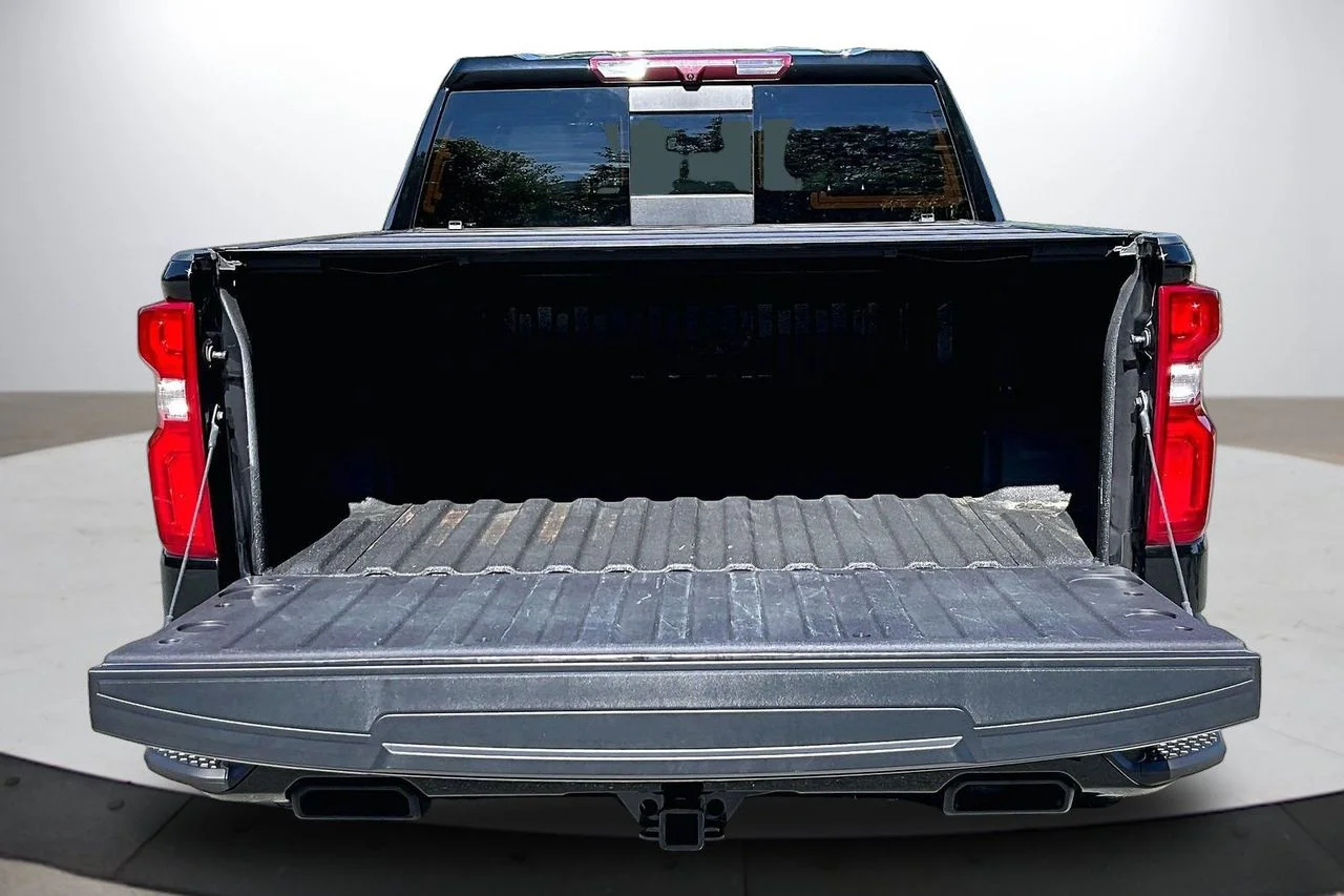 Used 2024 Black Chevrolet High Country image 24