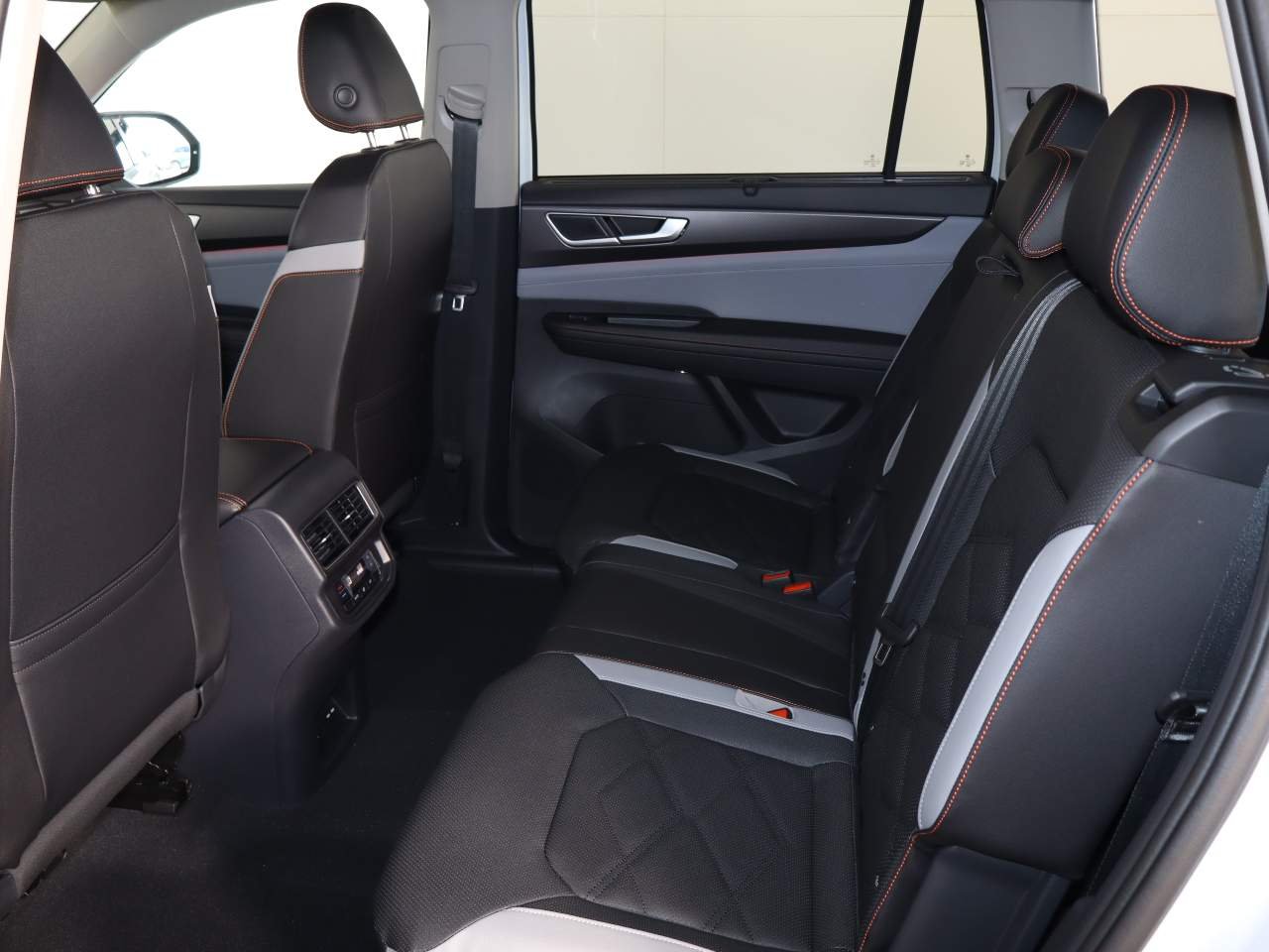New 2026 OPAL WHITE PEARL Volkswagen Peak Edition 4Motion image 11