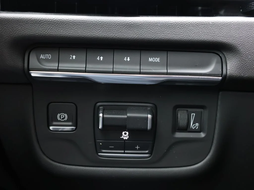 Used 2025 White Cadillac Premium image 41