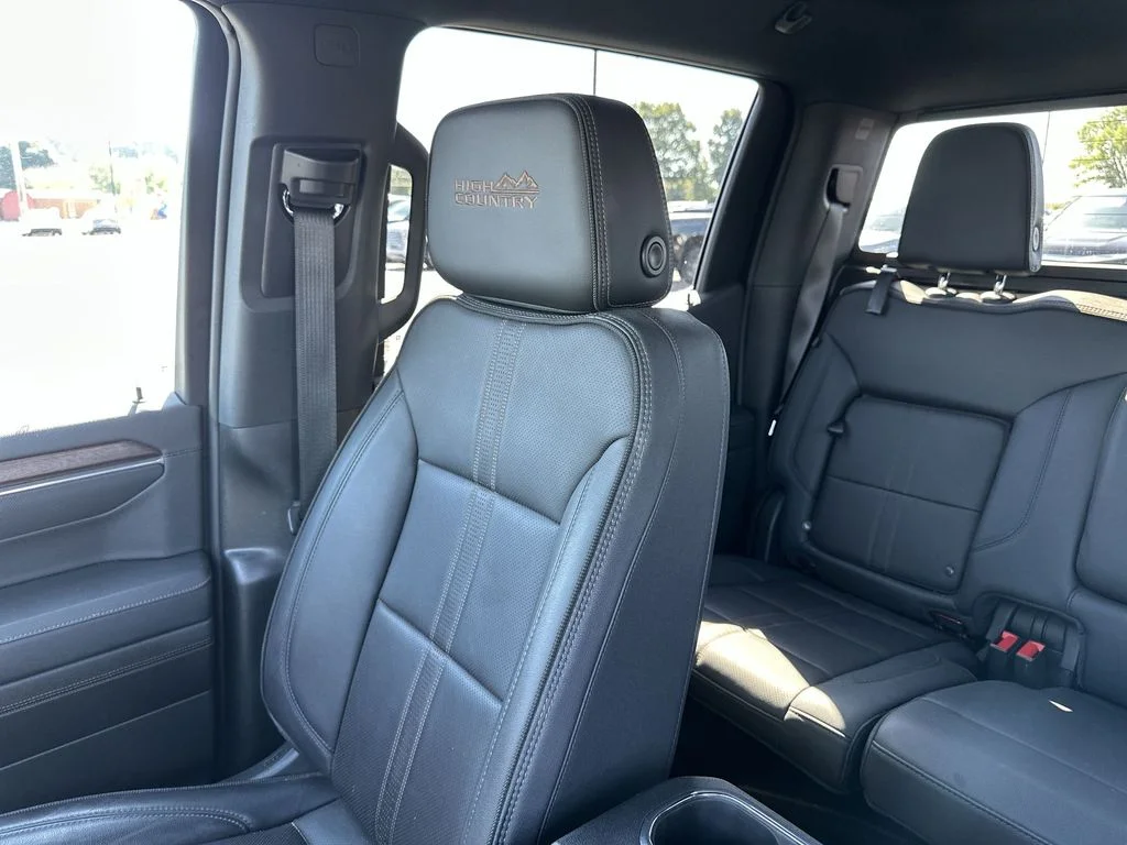 Used 2023 Red Chevrolet High Country image 12