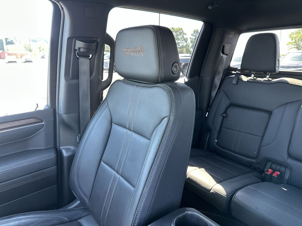 Used 2023 Red Chevrolet High Country image 12