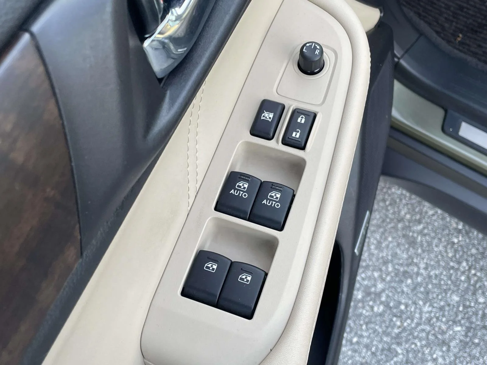 Used 2019 Wilderness Green Metallic Subaru Limited image 6