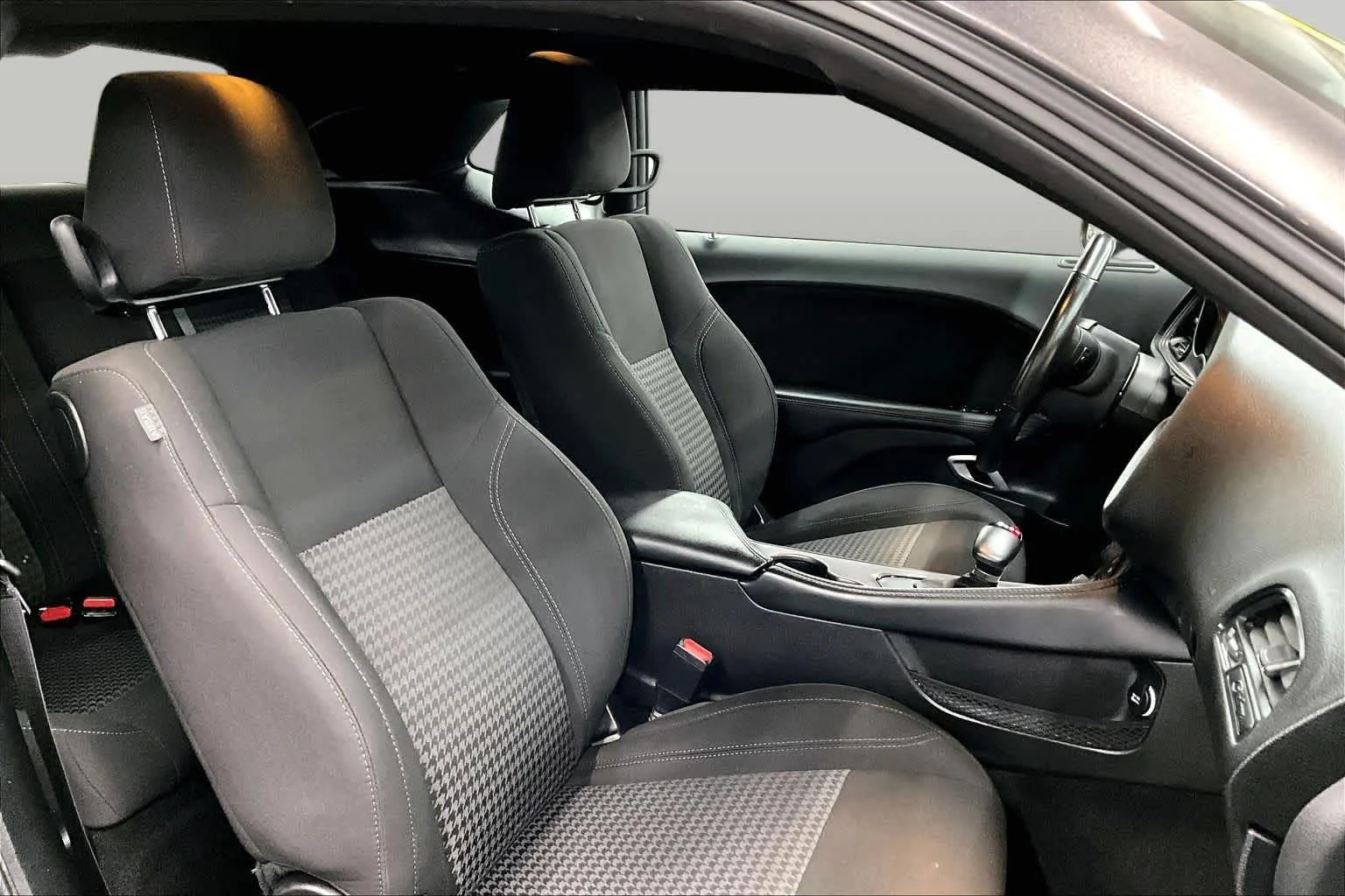 Used 2023 Granite Pearlcoat Dodge SXT image 8