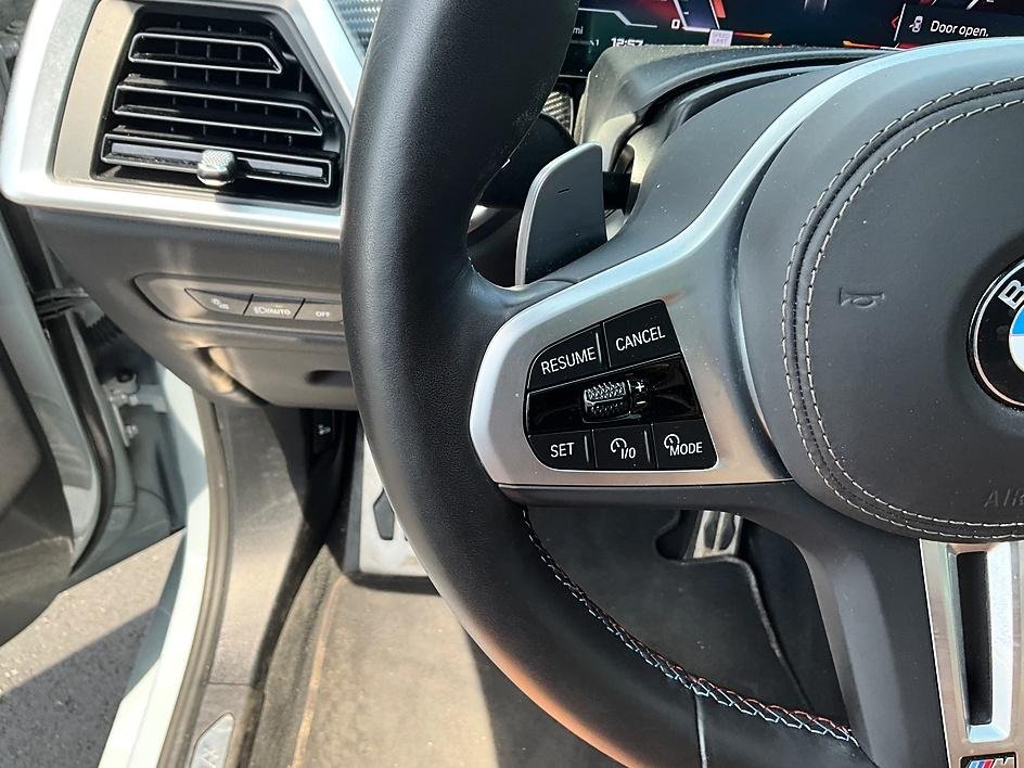 Used 2025 Gray BMW M60i image 32