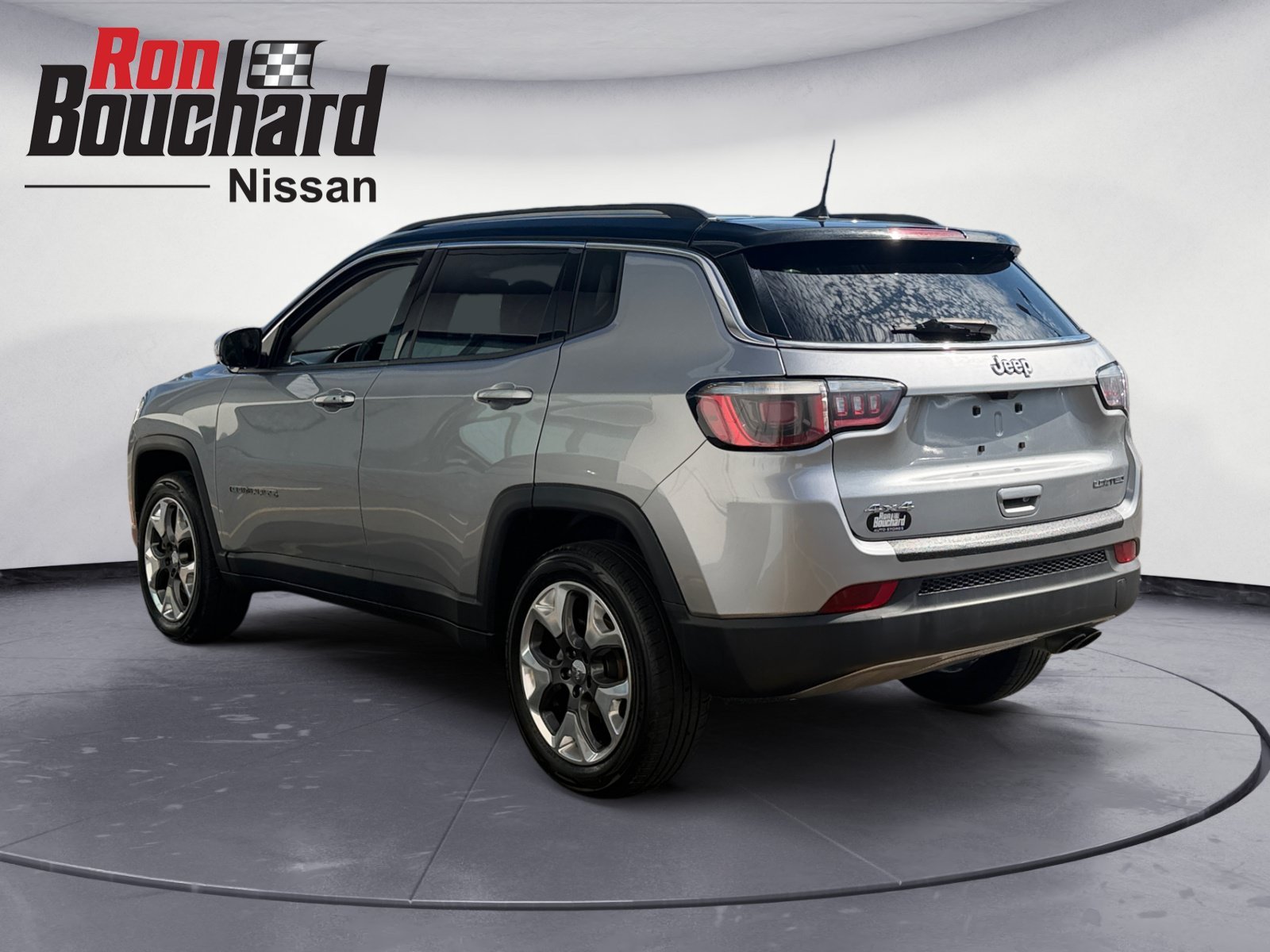 Used 2018 Billet Silver Metallic Clearcoat Jeep Limited image 4