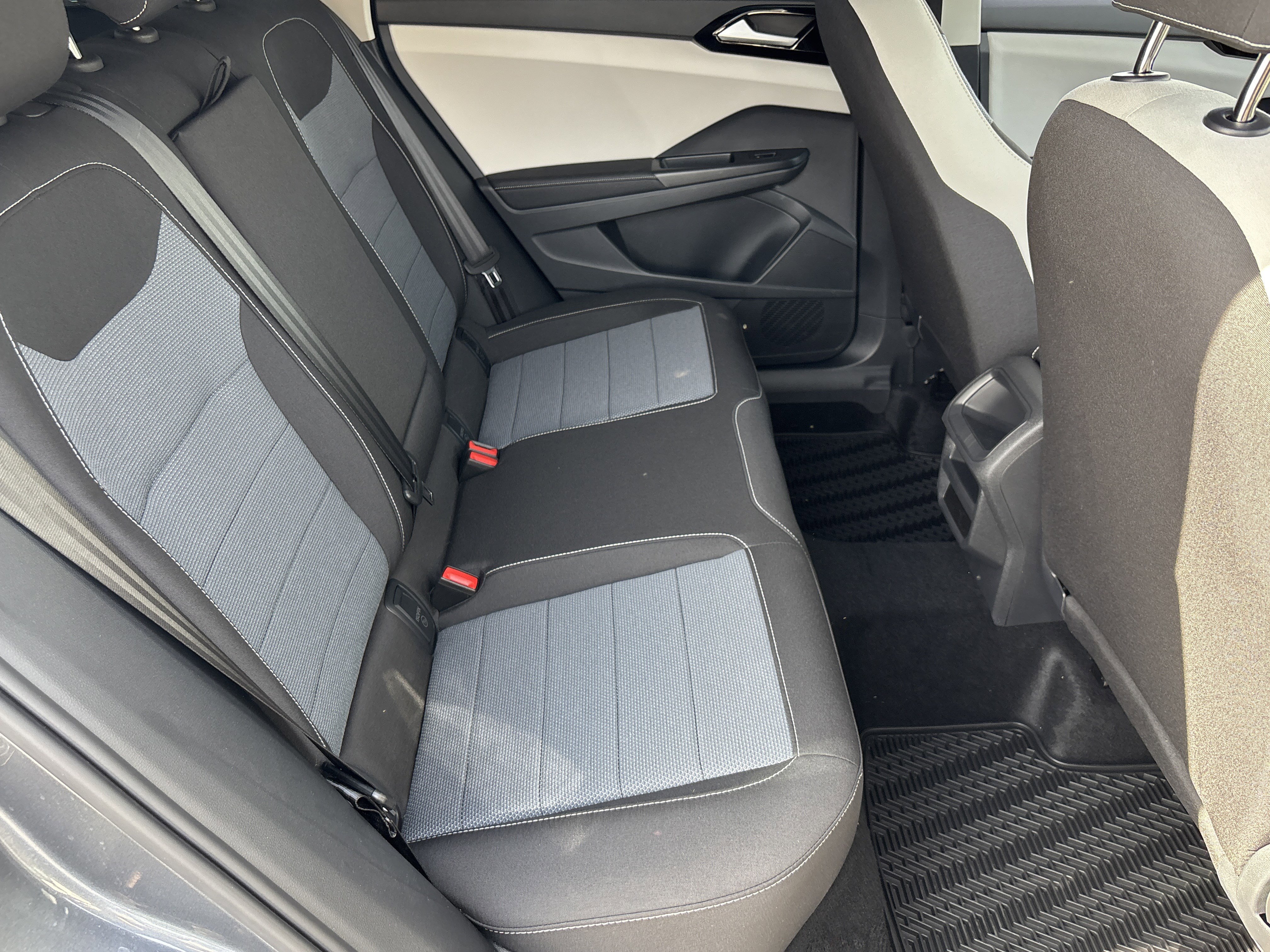New 2026 Platinum Gray Metallic Volkswagen S image 9