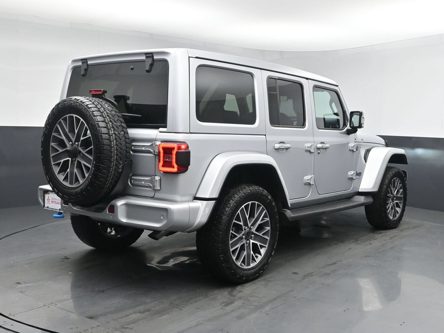 Used 2024 Silver Zynith Clearcoat Jeep High Altitude image 19