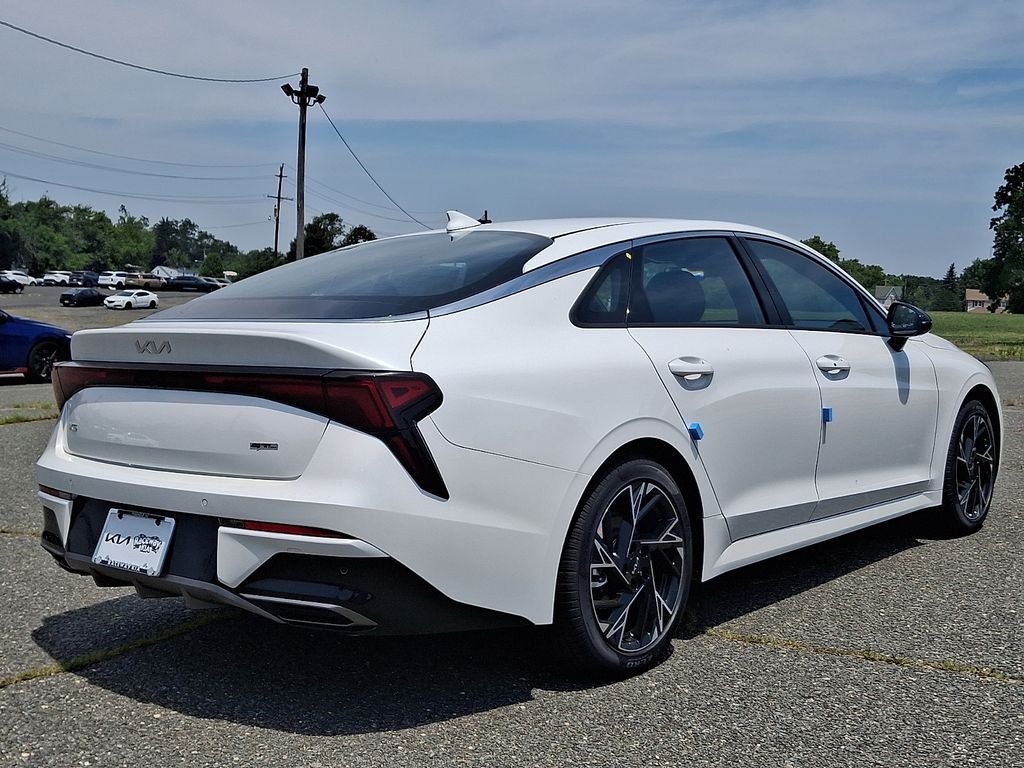 New 2026 White Kia GT-Line image 4