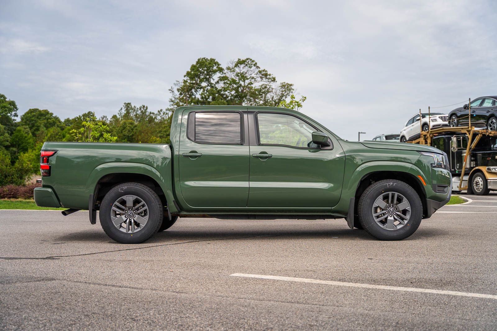 Used 2025 Green Nissan SV image 8