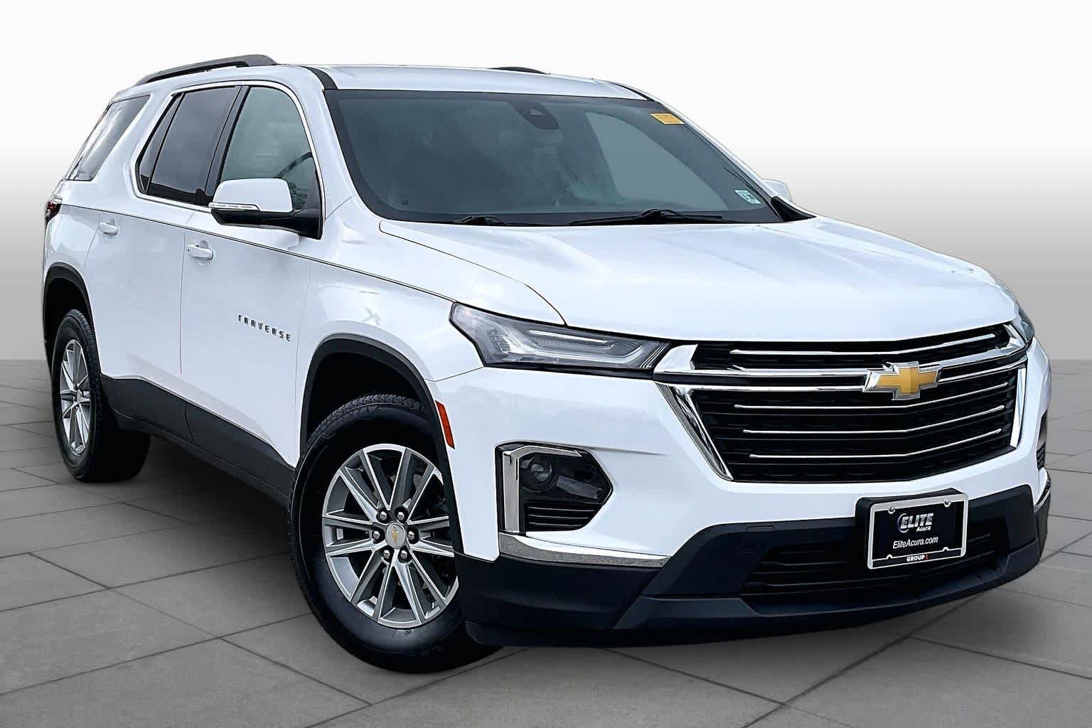 Used 2023 Summit White Chevrolet LT Cloth image 3