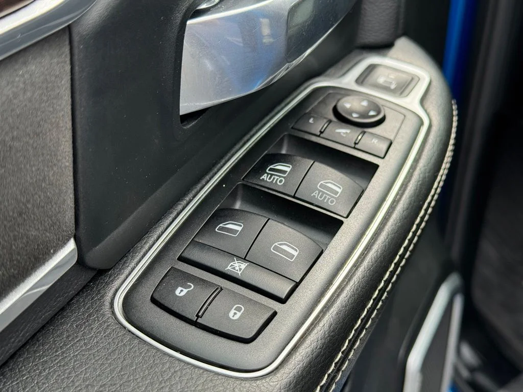 Used 2020 Blue Ram Laramie image 13