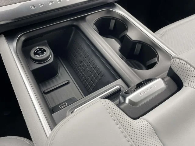 New 2025 White Ford Platinum image 10