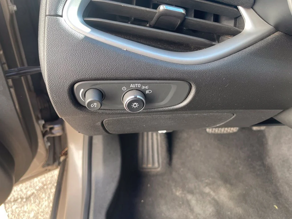 Used 2023 MINERAL GRAY METALLIC Chevrolet LT image 13