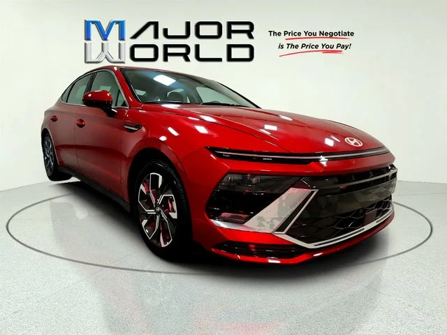 Used 2025 Red Hyundai SEL image 2