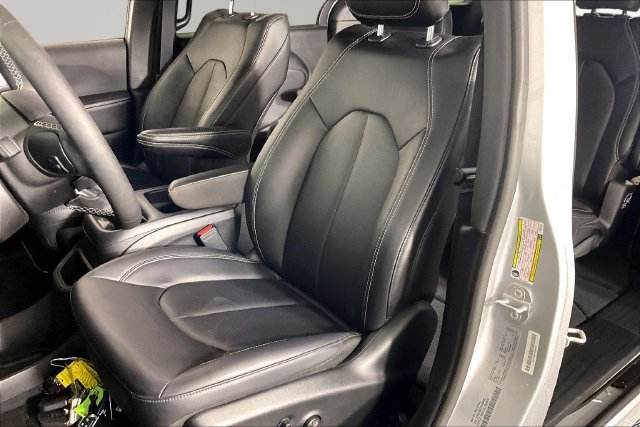 Used 2026 Silver Chrysler Select image 15