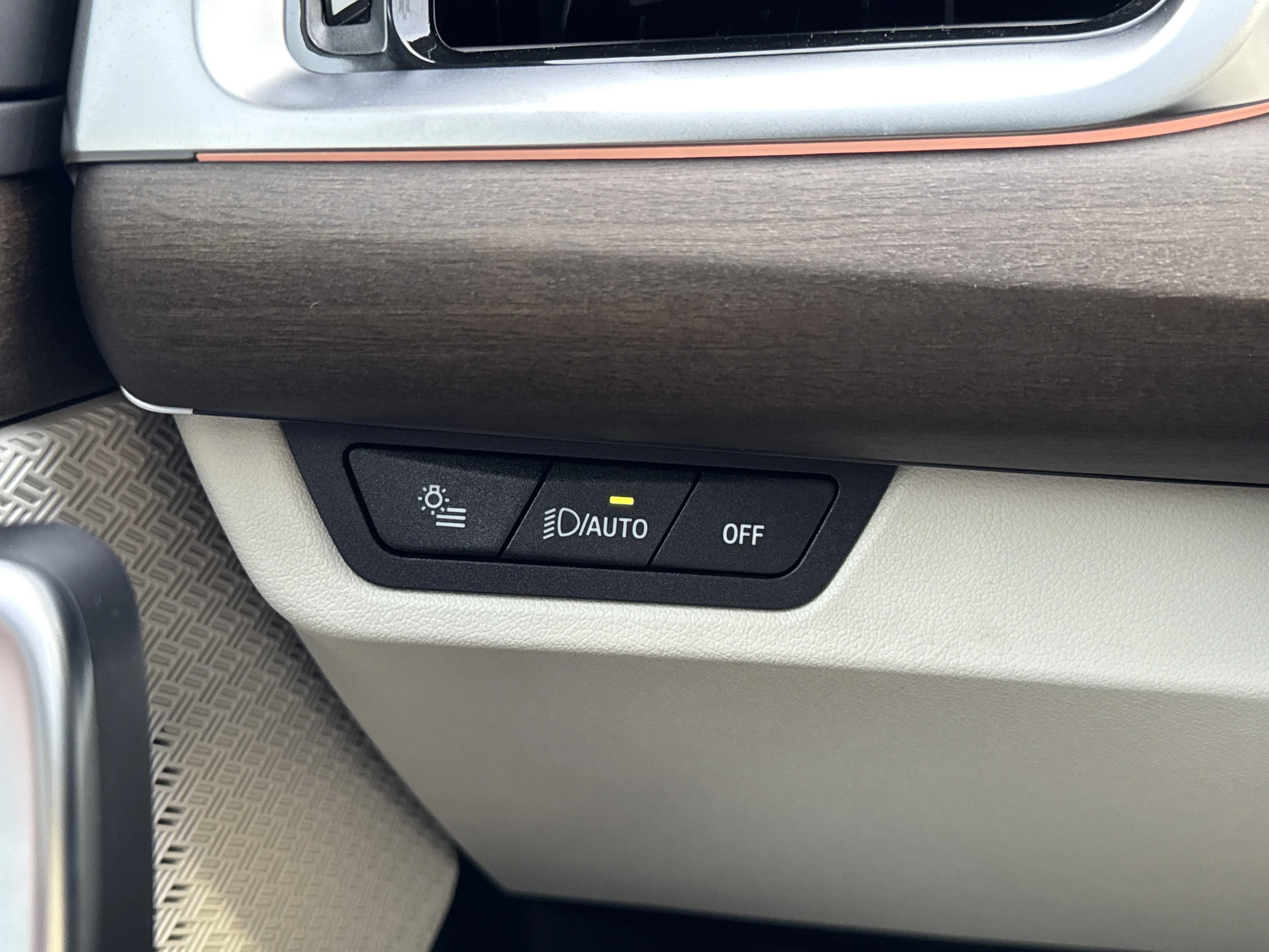 Used 2026 Space Silver Metallic BMW xDrive28i image 19