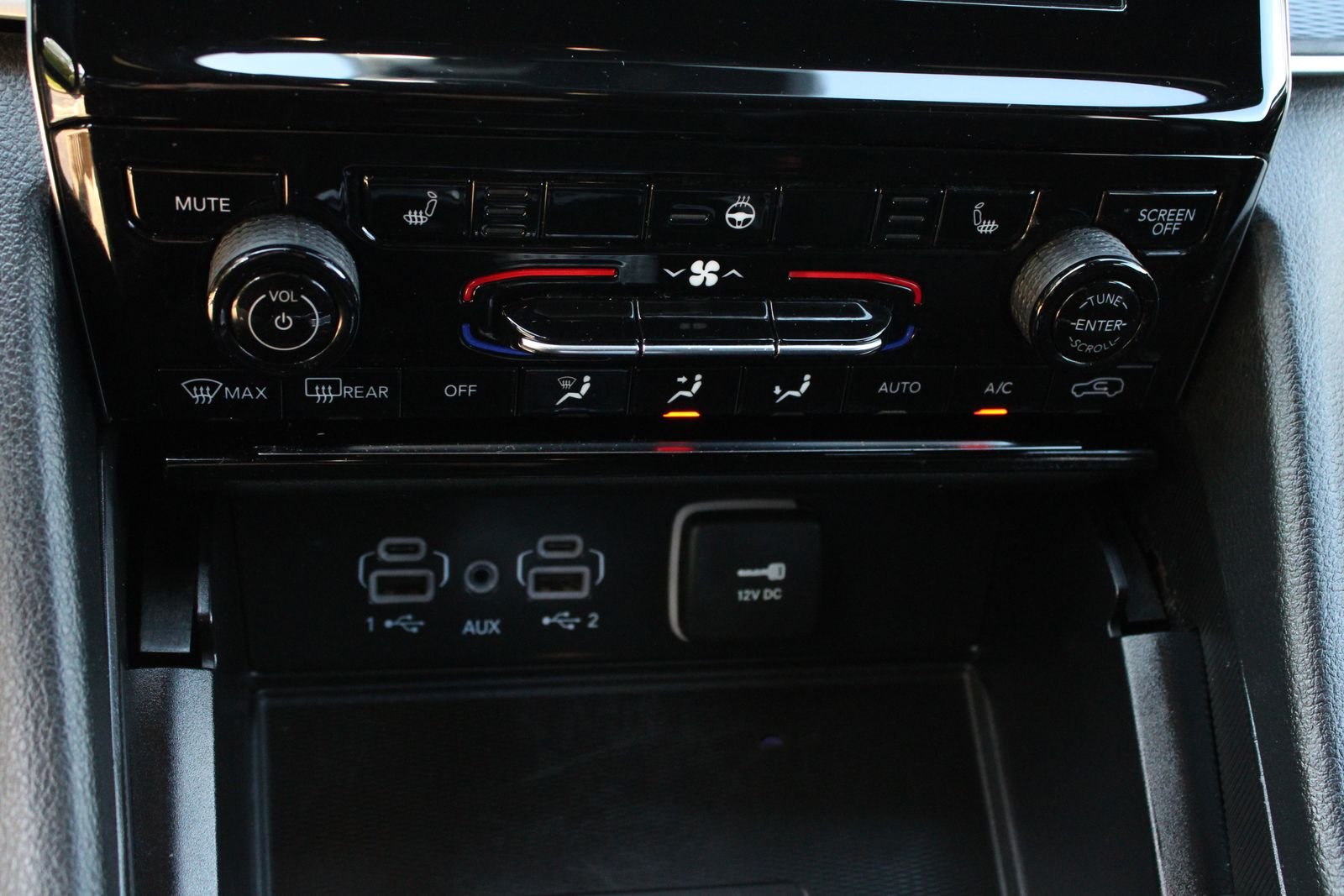 Used 2024 Gray Jeep Altitude image 21
