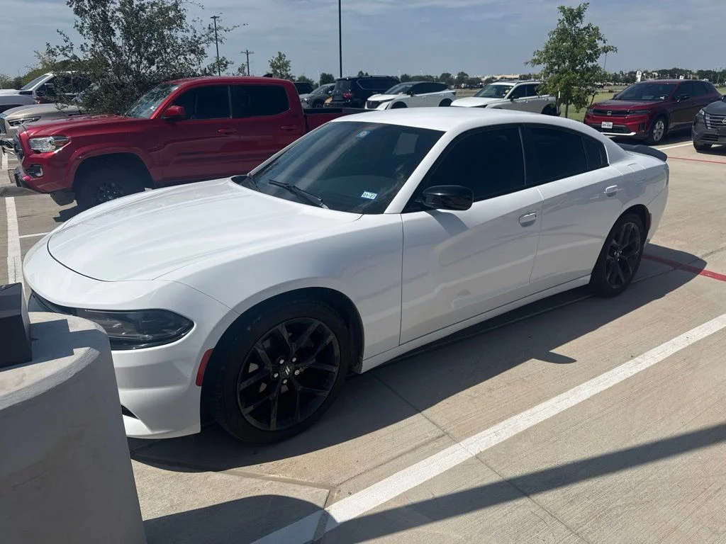 Used 2021 White Dodge SXT image 1