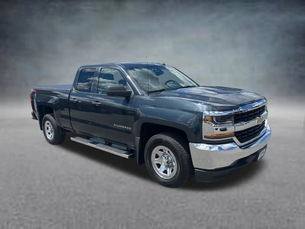 Used 2018 GRAPHITE METALLIC Chevrolet LS image 8