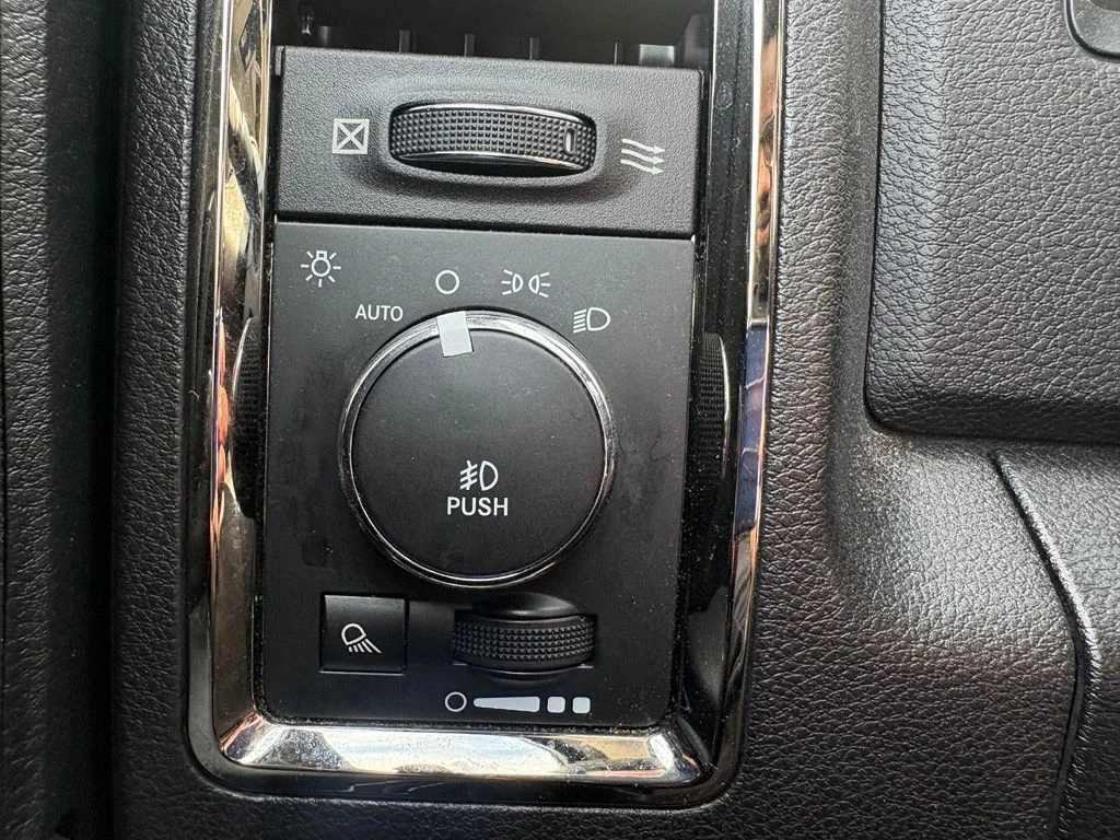 Used 2014 Black Ram Sport image 16