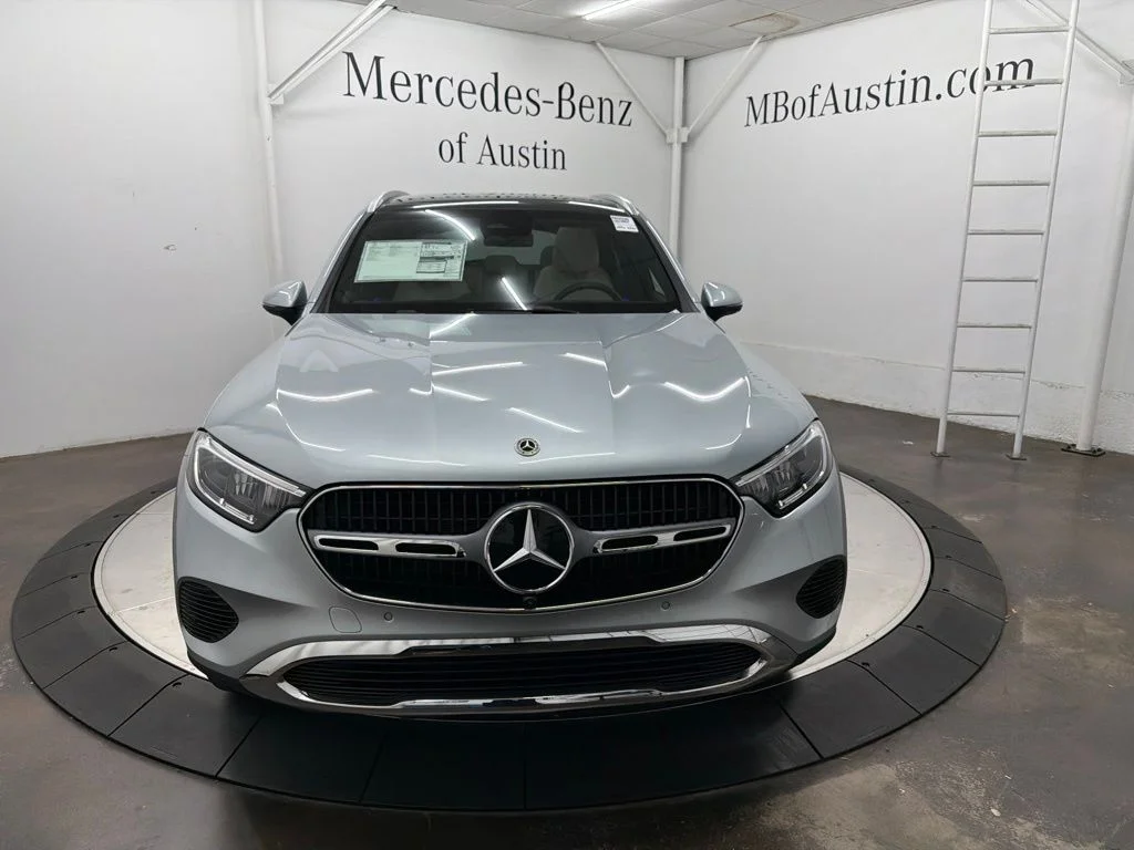New 2027 Silver Mercedes-Benz GLC 300 image 2