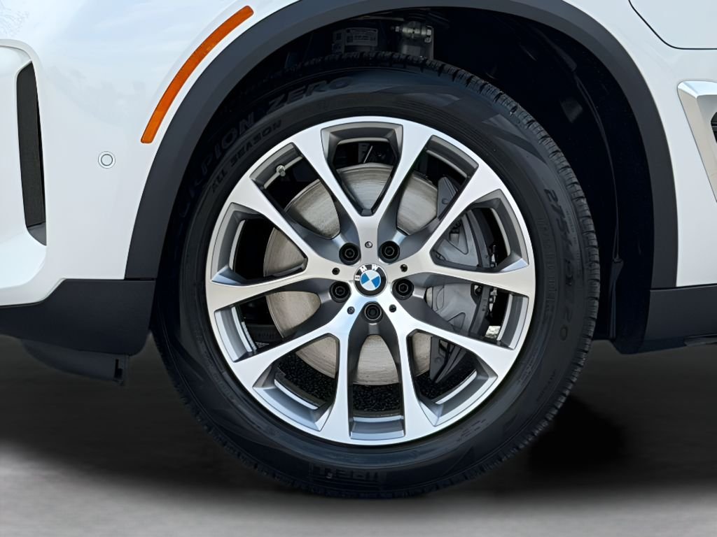 New 2026 Mineral White Metallic BMW xDrive50e image 27