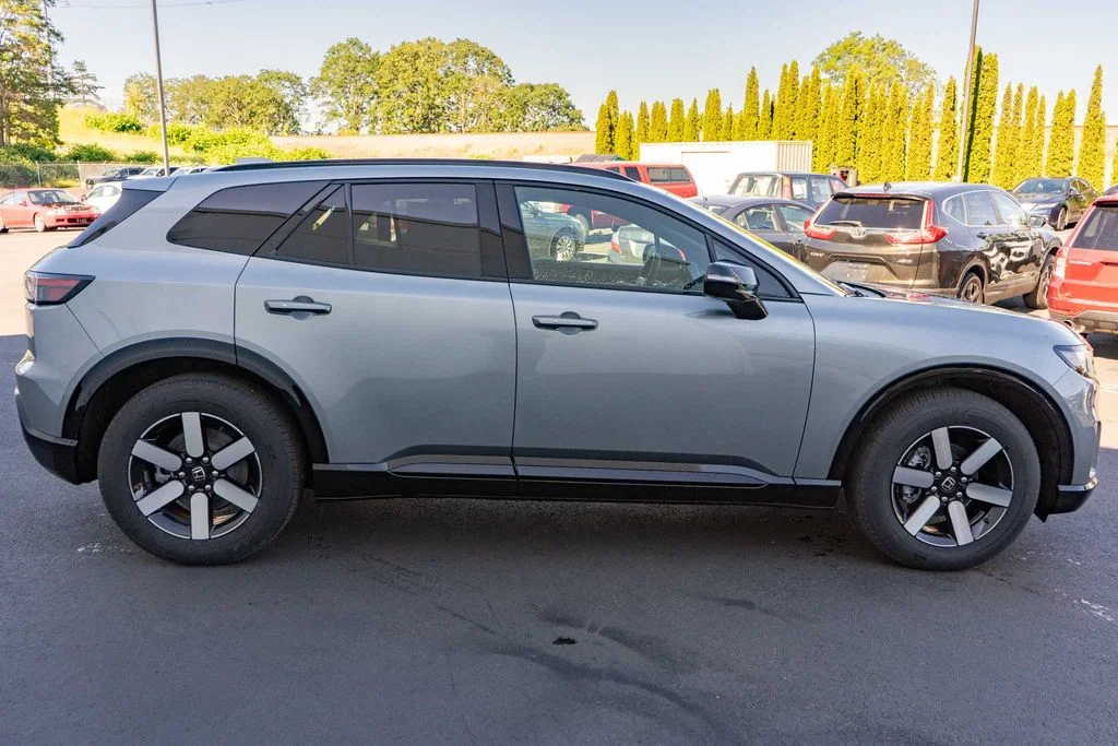 New 2026 Mercury Silver Metallic Honda Touring image 5