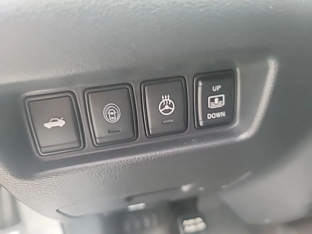 Used 2023 Silver Nissan Platinum image 15