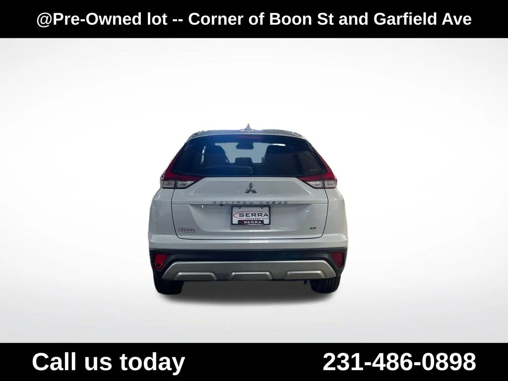 Used 2025  Mitsubishi SE image 4