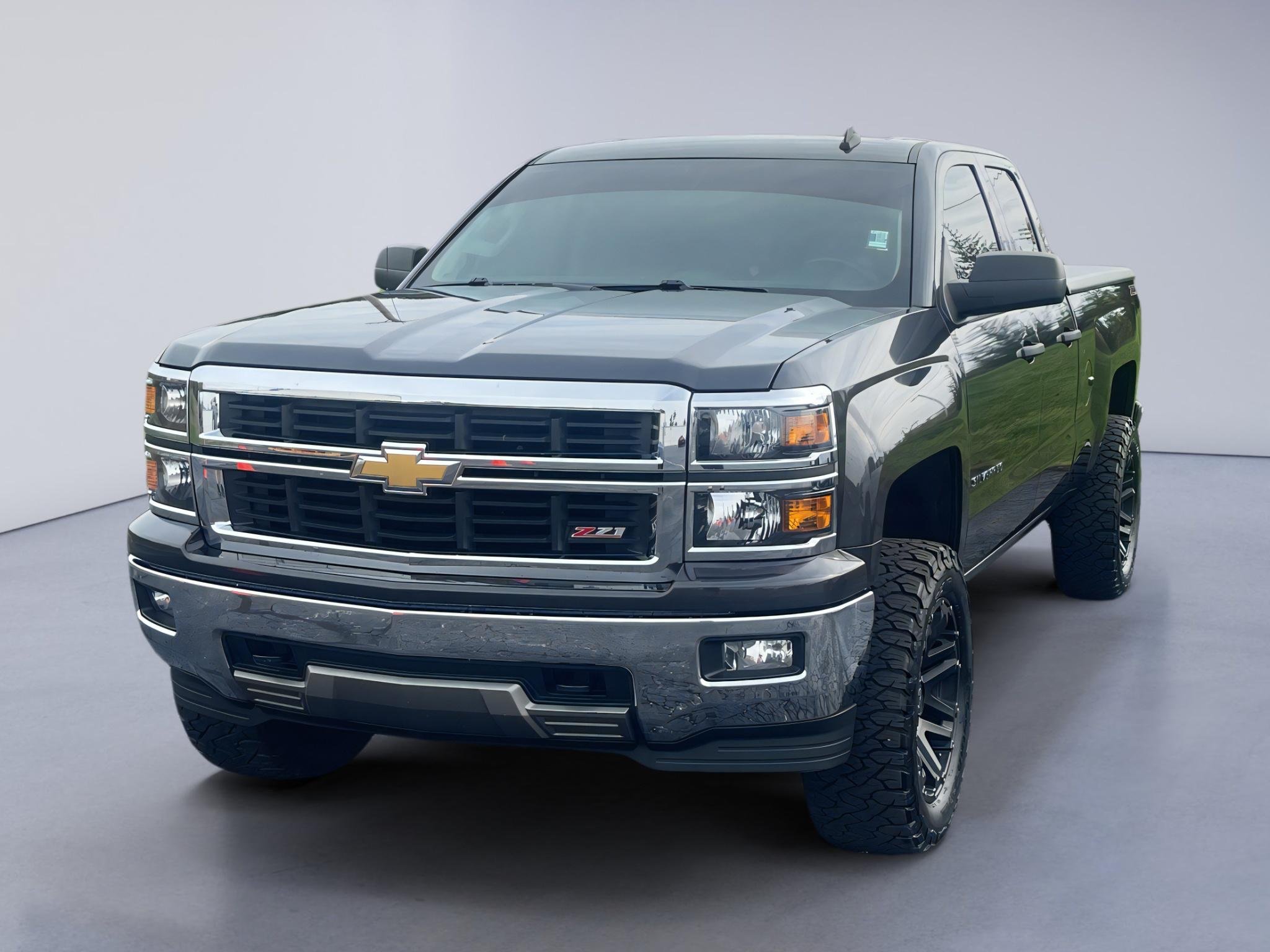Used 2014 TUNGSTEN METALLIC Chevrolet LT image 1