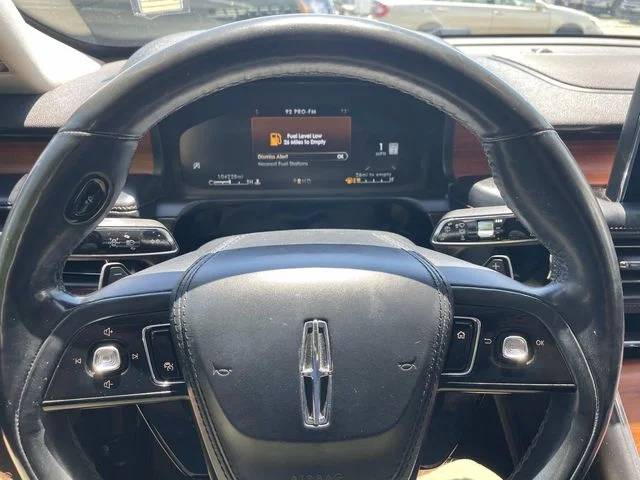 Used 2020 Silver Lincoln Reserve image 35