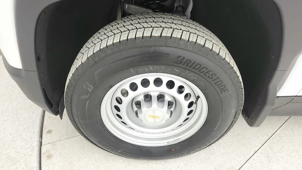 New 2024 Summit White Chevrolet Work Truck image 32