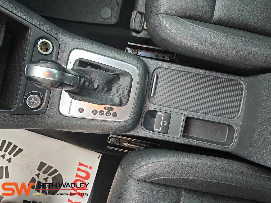 Used 2016 White Volkswagen SE image 24