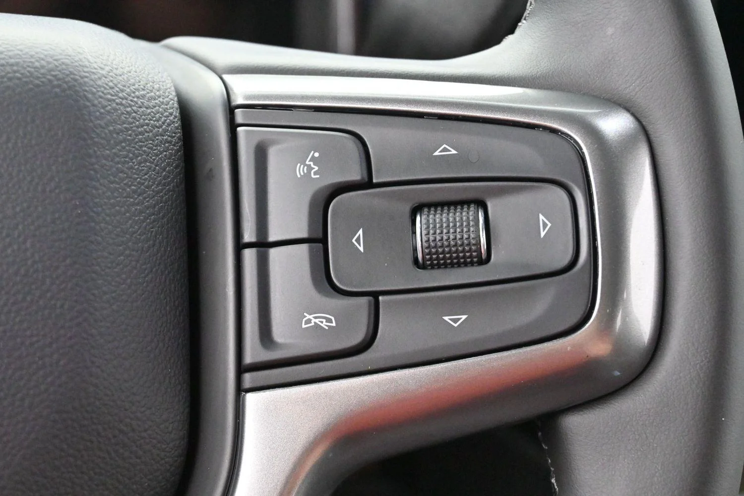 Used 2025 Sterling Gray Metallic Chevrolet LT image 19
