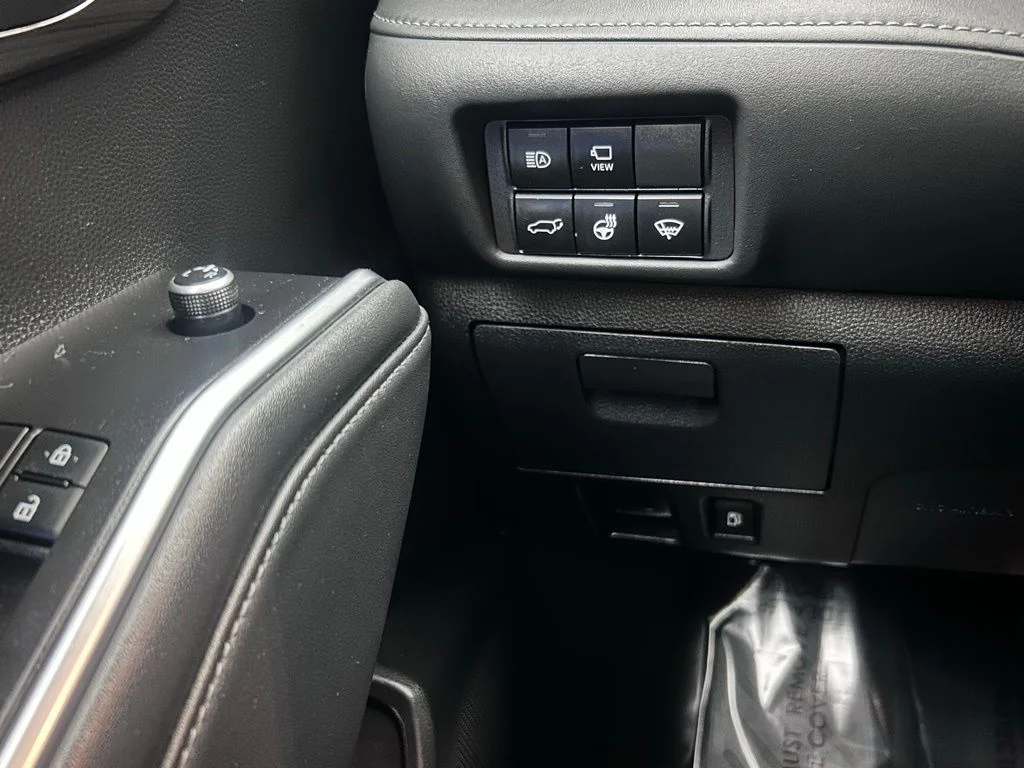 Used 2022 Black Toyota Platinum image 21