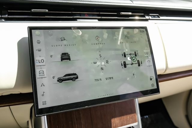 Used 2025 White Land Rover SE image 33