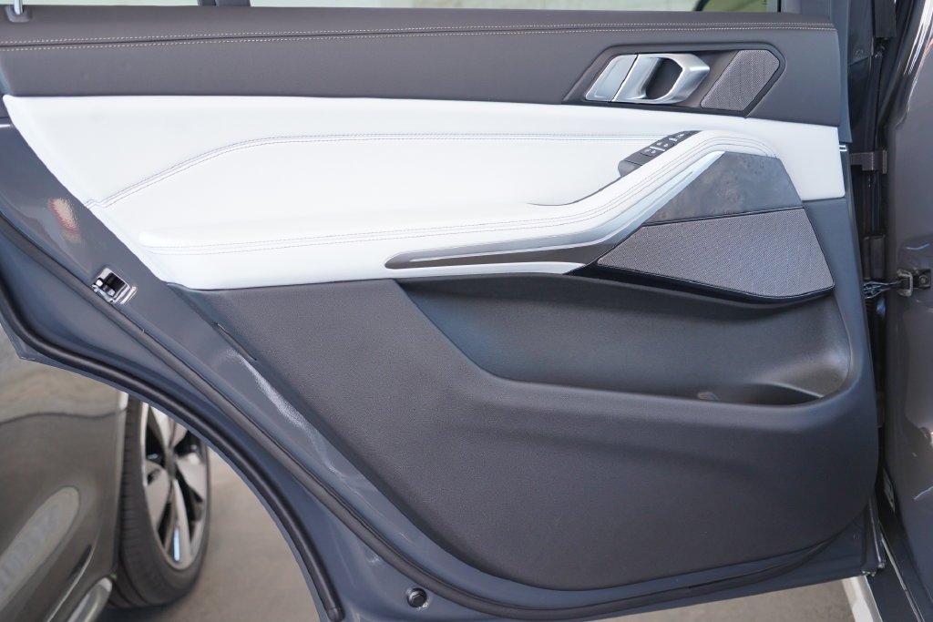 New 2027 Gray Metallic BMW xDrive40i image 27