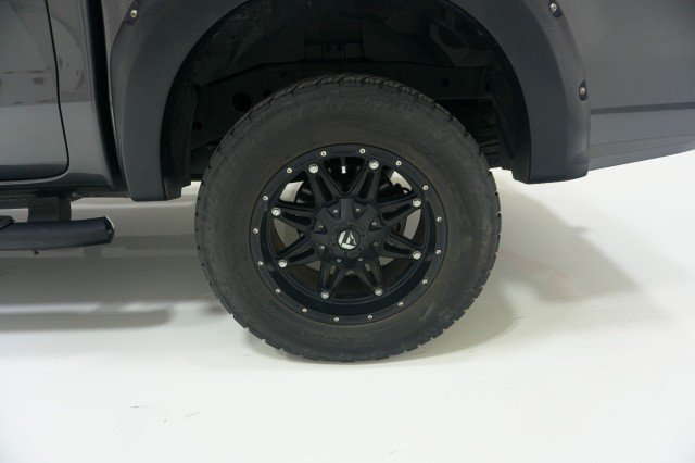Used 2019 Magnetic Metallic Ford LARIAT image 11