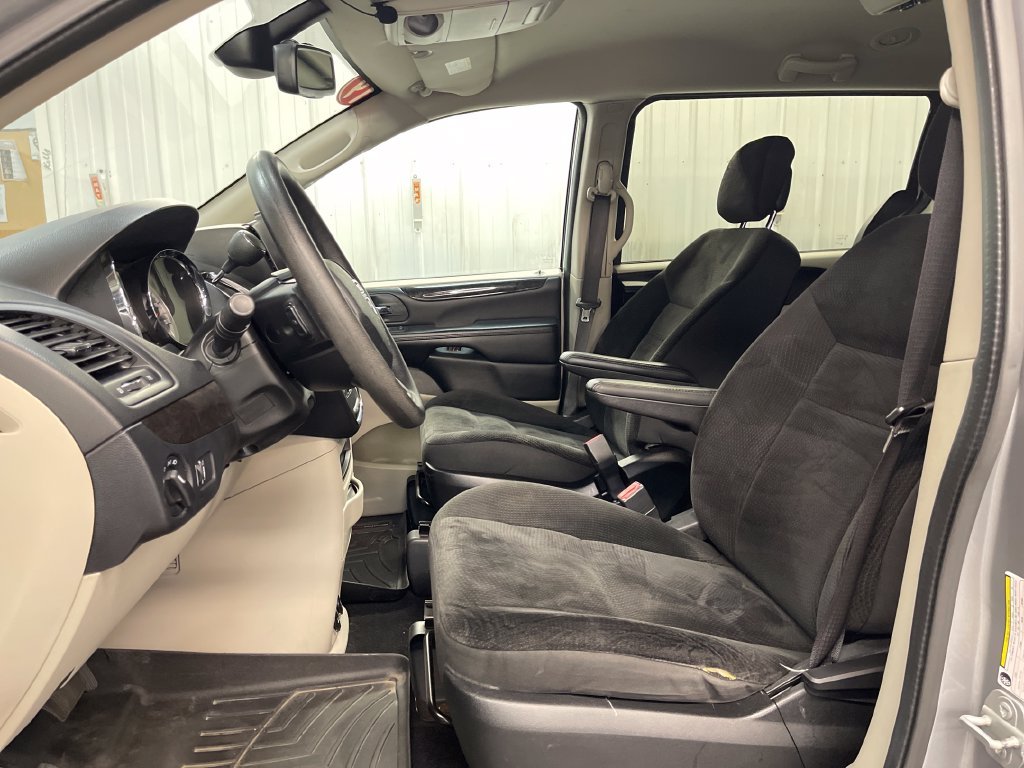 Used 2019 Silver Dodge SE image 14