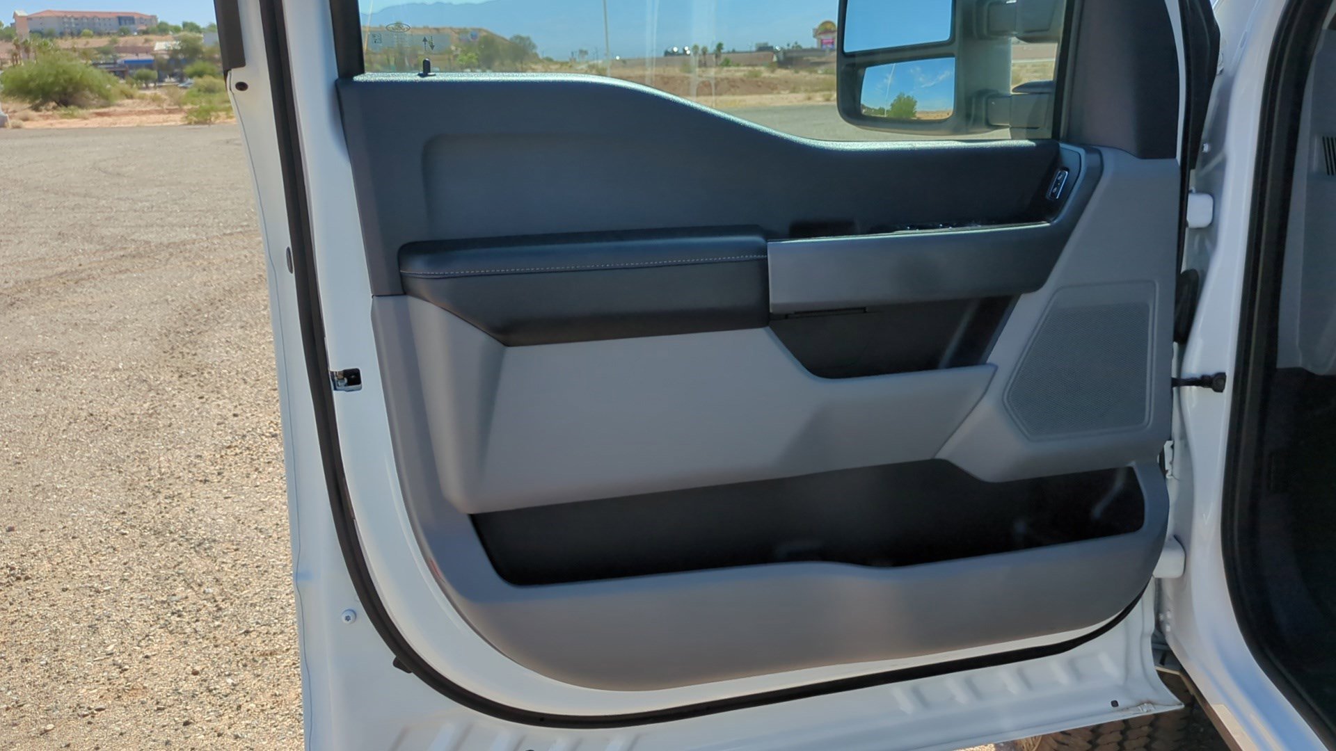 Used 2024 Oxford White Ford XL image 11