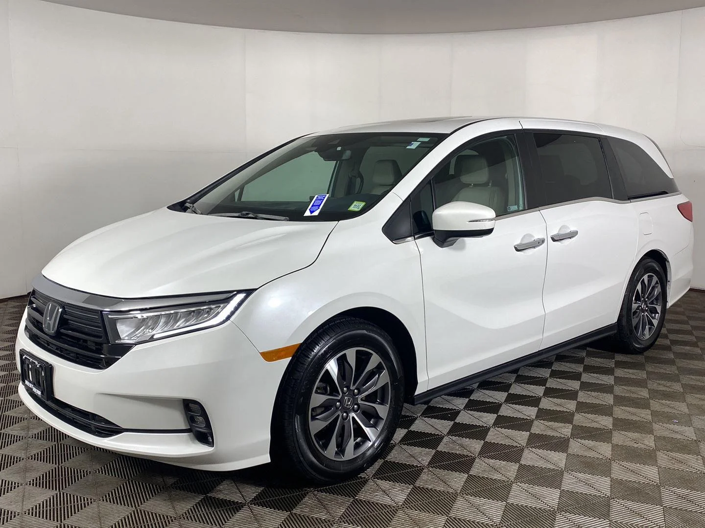 Used 2023 Platinum White Pearl Honda EX-L image 26