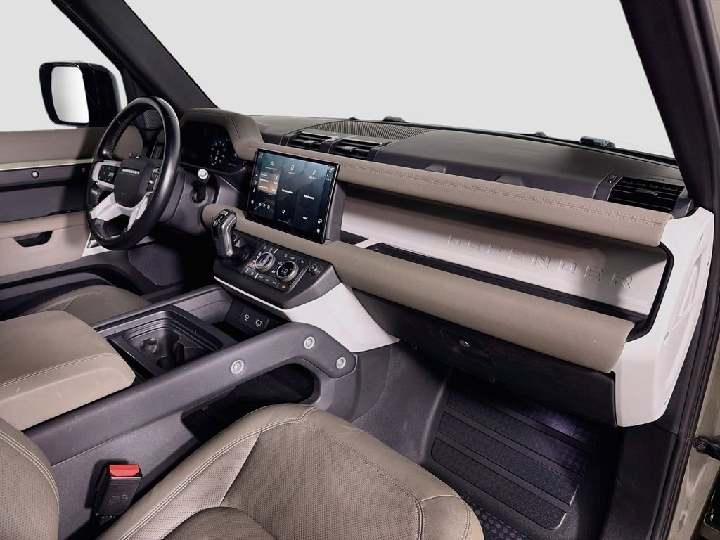 Used 2022 Green Land Rover S image 32