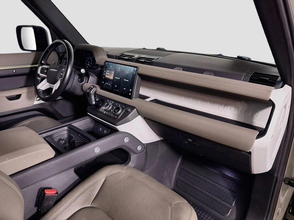 Used 2022 Green Land Rover S image 32