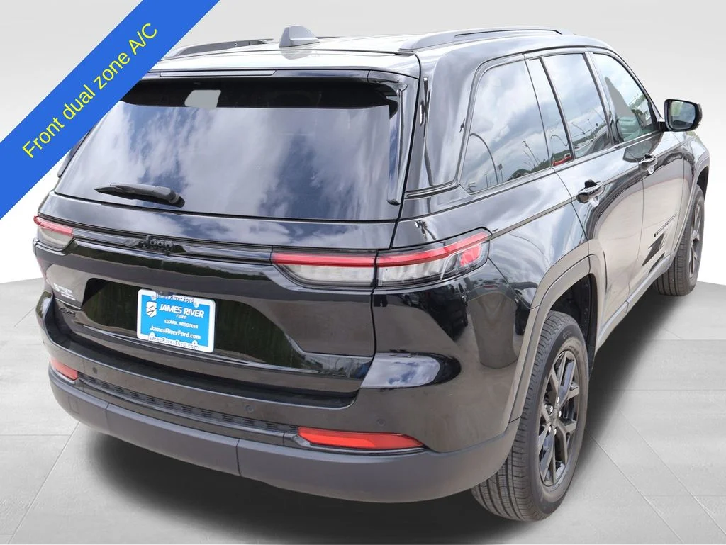 Used 2025 Black Jeep Altitude image 5