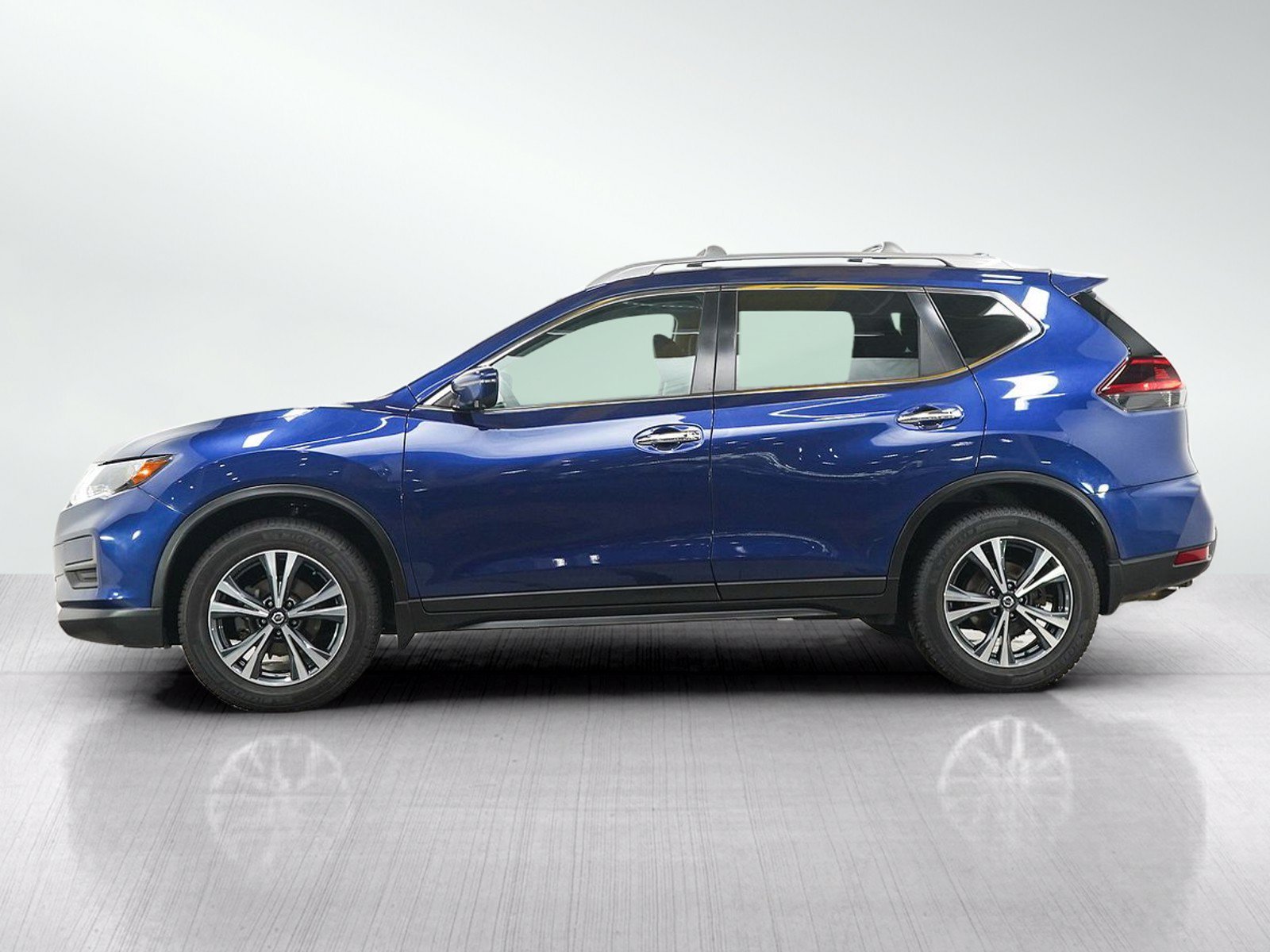 Used 2019 Caspian Blue Metallic Nissan AWD SV image 2