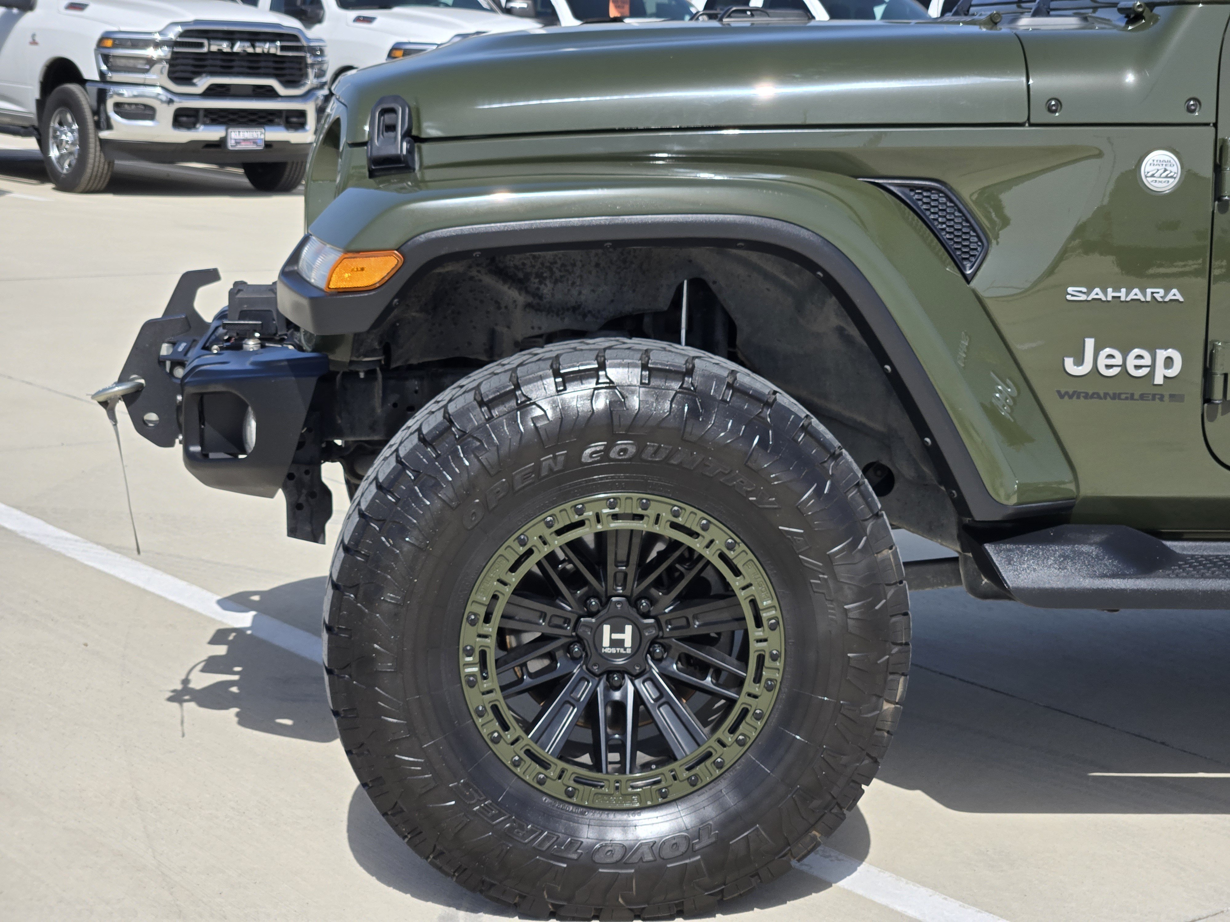 Used 2023 Sarge Green Clearcoat Jeep Sahara image 9