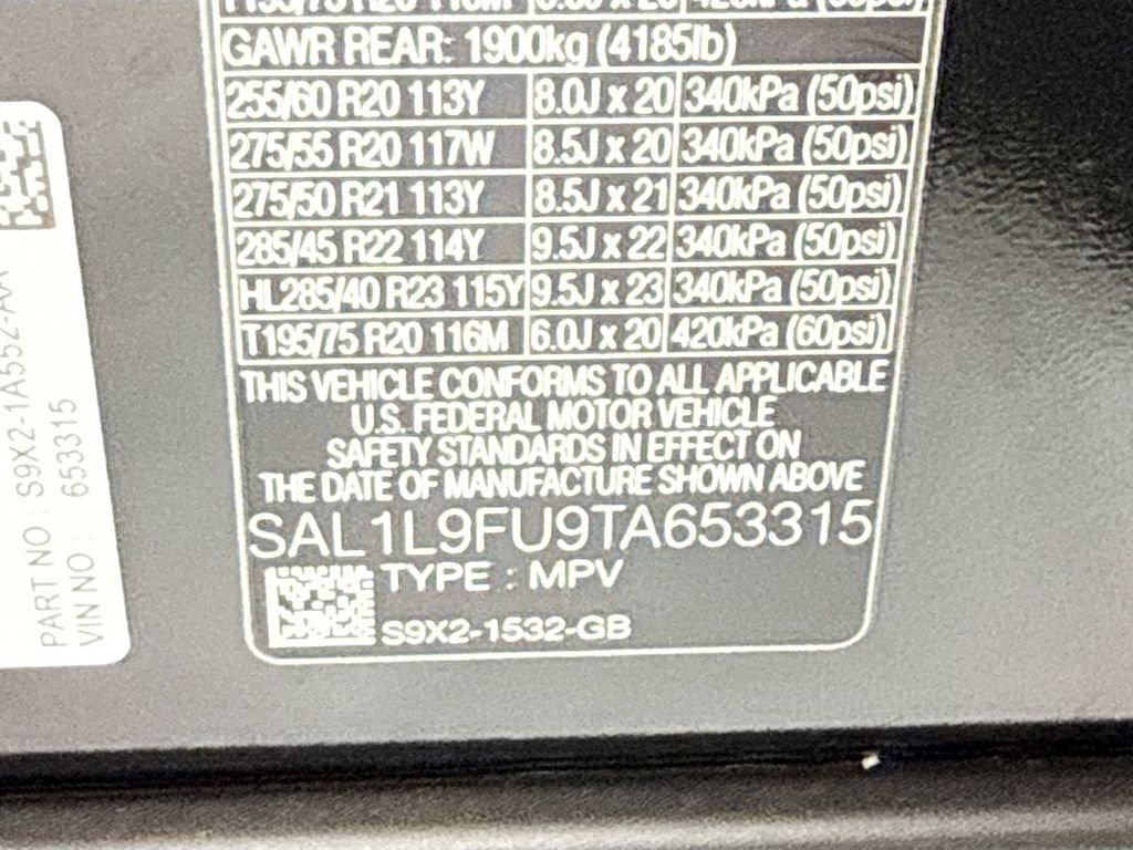 New 2026 Santorini Black Land Rover Dynamic SE image 34