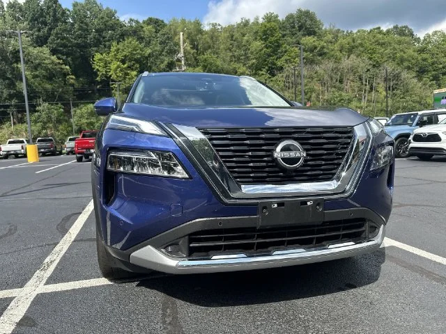 Used 2023 Blue Nissan Platinum image 12