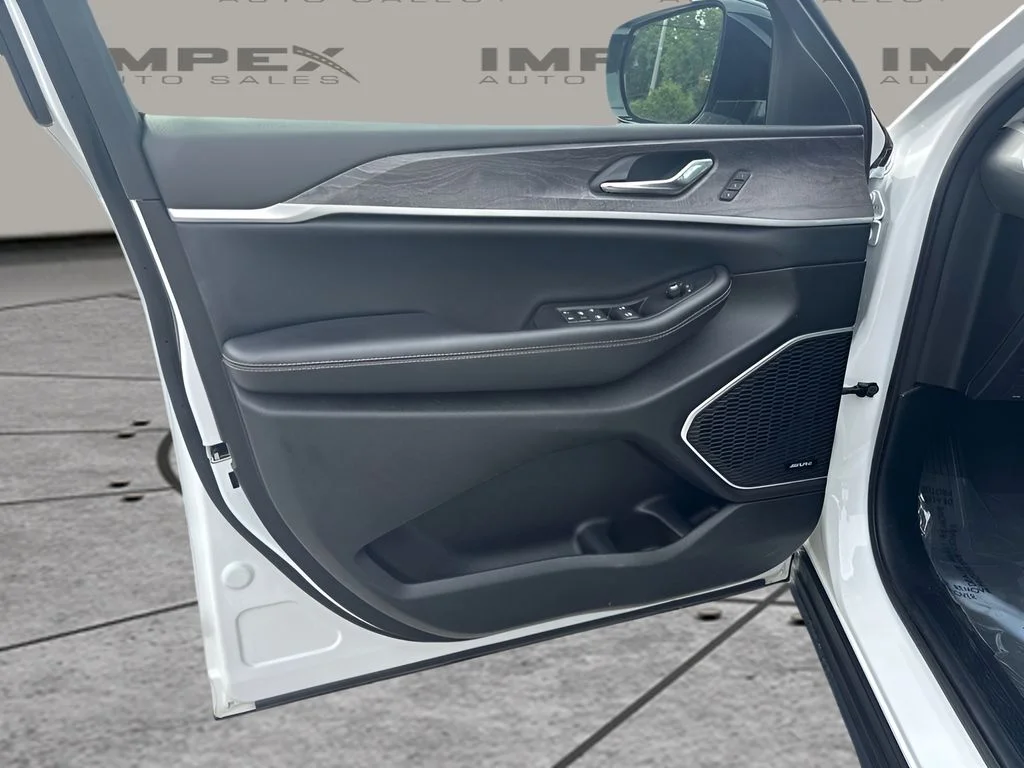 Used 2024 White Jeep 4xe image 18
